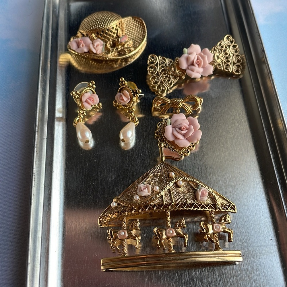 1928 signed Vintage Brooch and Earrings Set with roses and gold - Picture 10 of 15